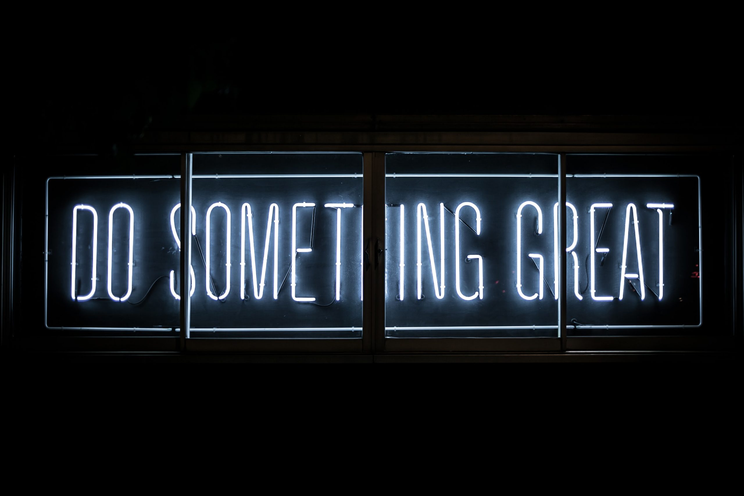 do something great to monetise online and hybrid events neon sign do something great to monetise online and hybrid events