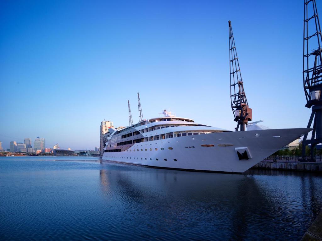 Sunborn Yacht Hotel