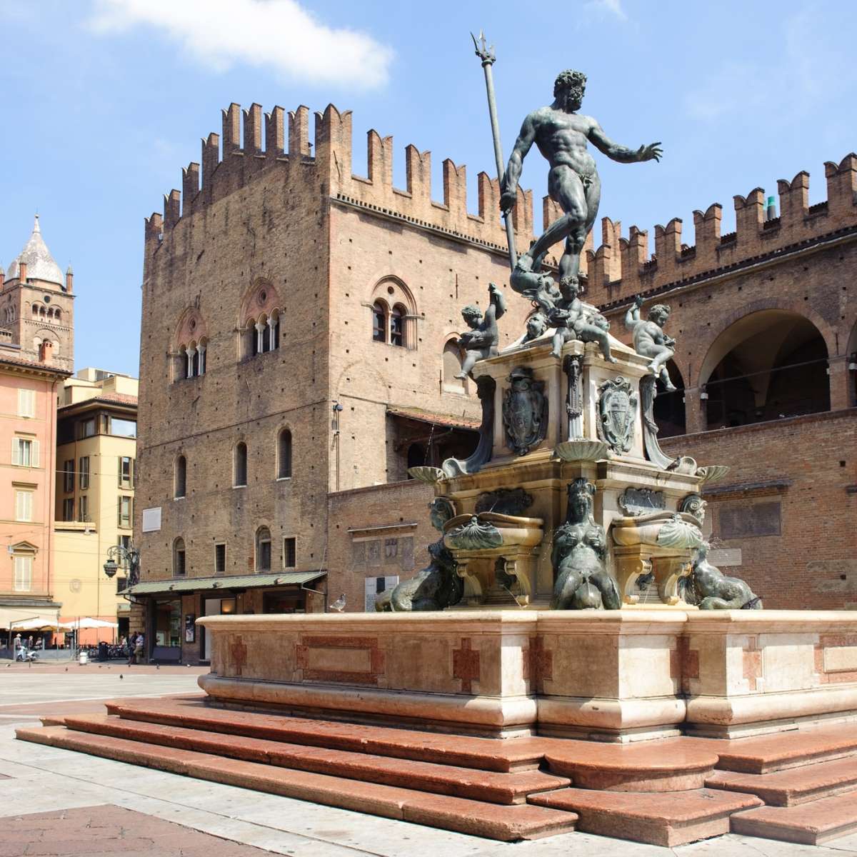 fountain_of_neptune_in_bologna_emilia_romagna