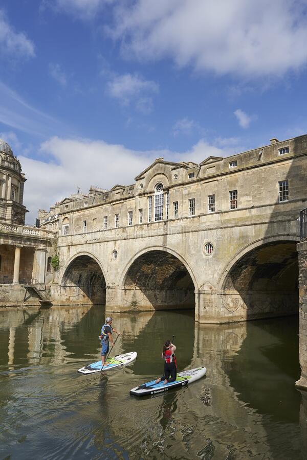 paddle-boarding-river-avon-bath-england-paddle-boarding-river-avon-as-passes-world-heritage-city-220771337 Vila Vita Parc