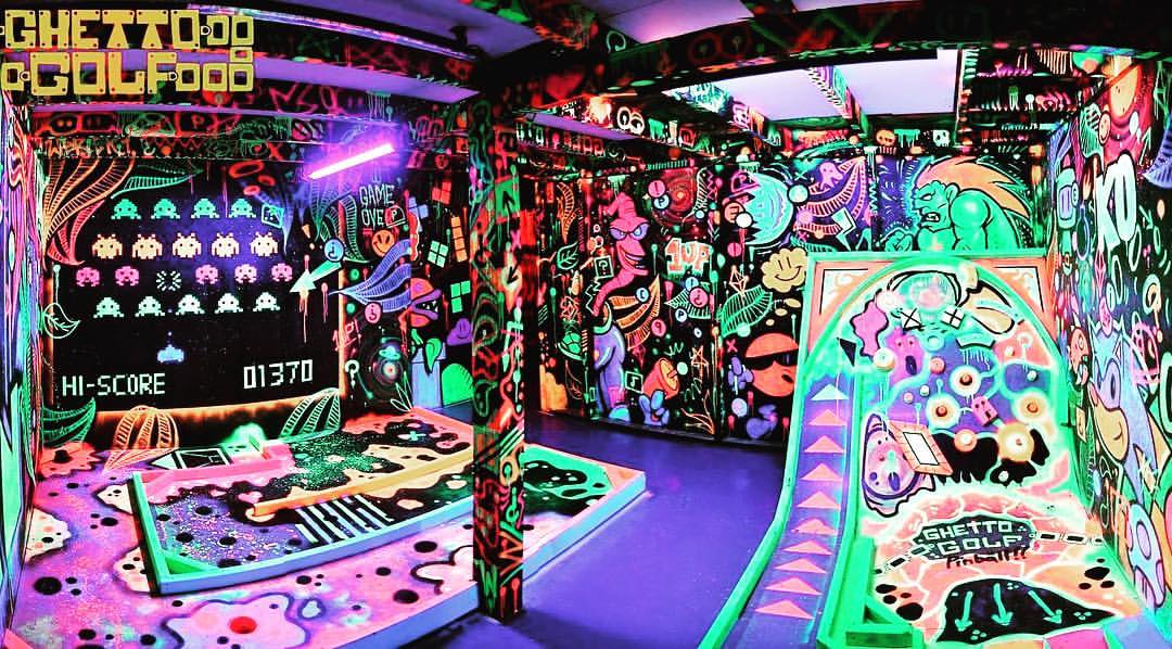 Golf Fangs, Crazy Golf Glasgow - bar Golf Fangs, Crazy Golf Glasgow - neon, graffiti art interior - bar