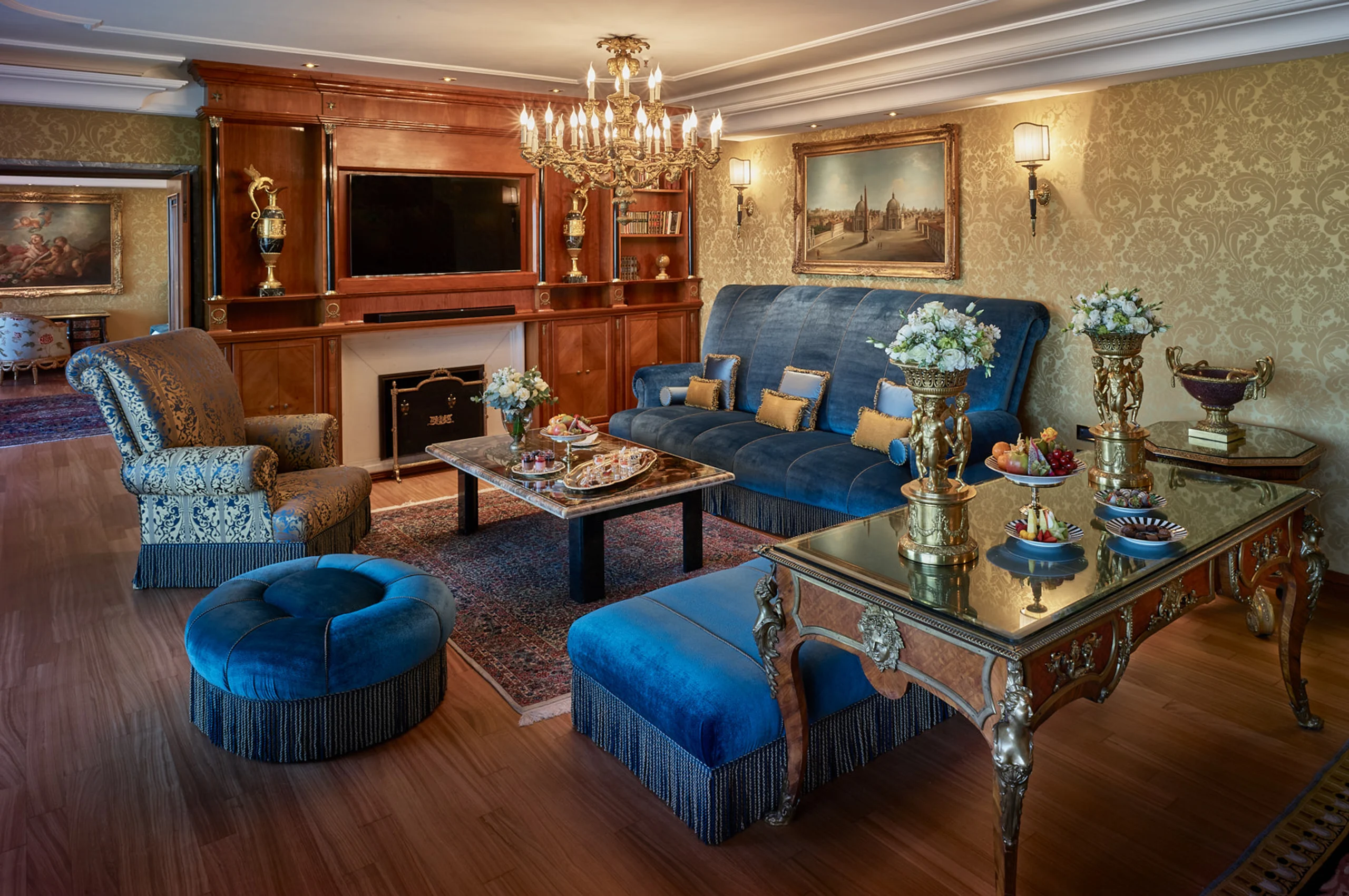 Petronius Suite_Living room