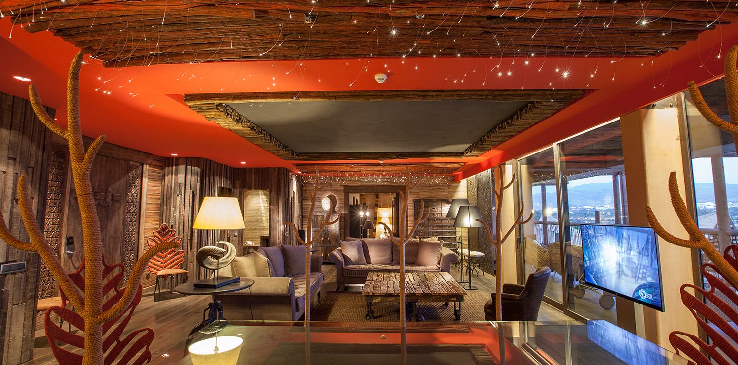 Salon-iluminado-noche-Royal-Suite-Lopesan-Baobab-Resort Vila Vita Parc