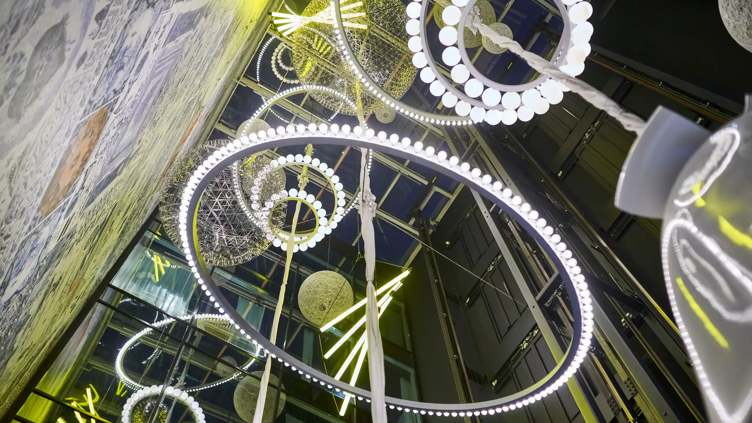 Andaz-Amsterdam-Prinsengracht-P609-Lobby-Lamp-Ceiling.16x9 Temple of Peace, Cardiff - Meeting Rooms, Unique Event Venue