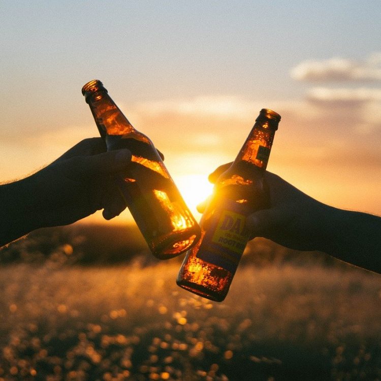 cheers-839865_1280-p2whyi80ff42v8j5rx586wiegmrukhi8mqkx9fs0jw