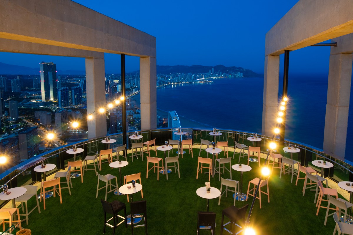 SKYBAR-1 Eco-louge Palaphita, Dome restaurant Cascais