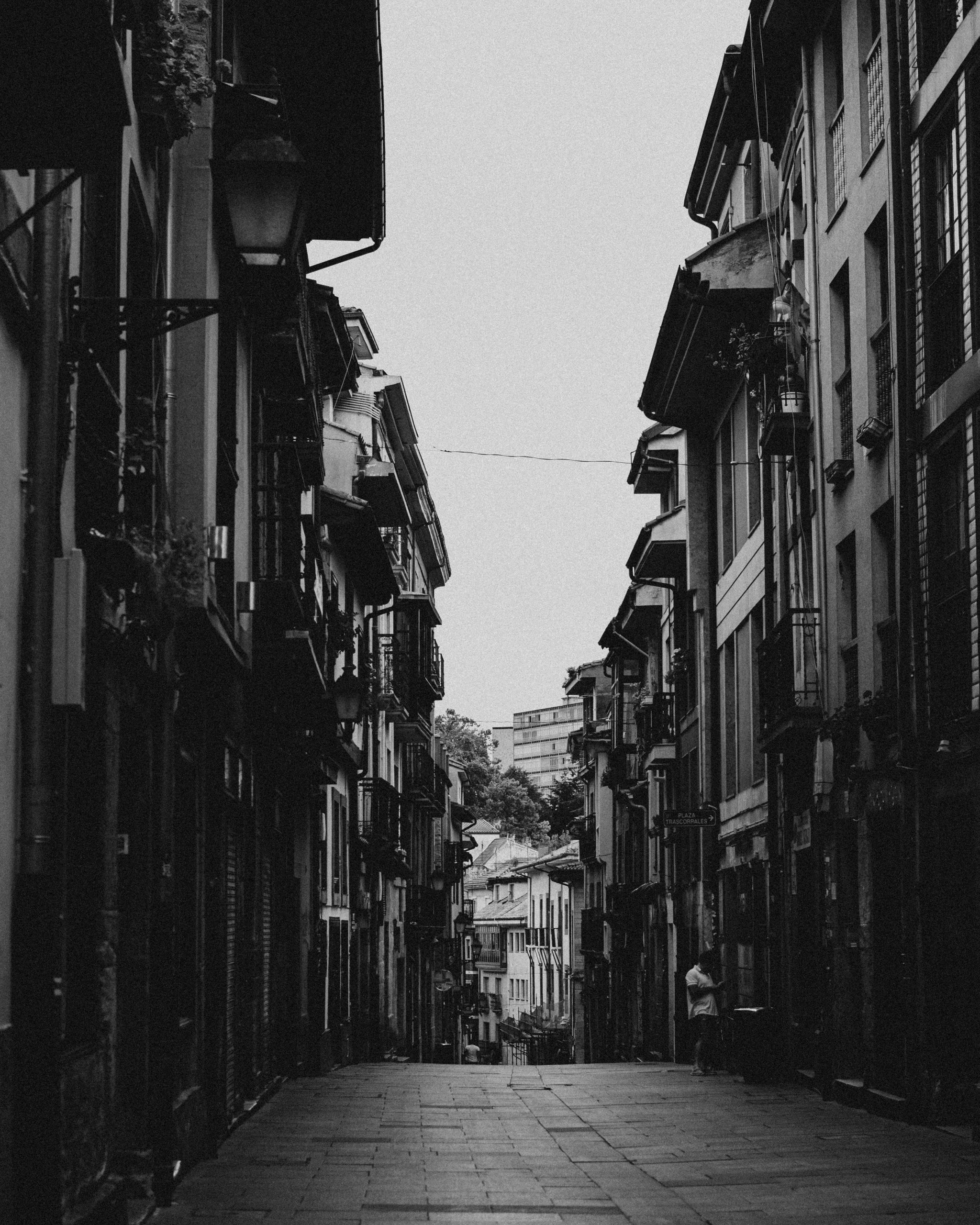 lucia-garo-brTheZLPxT4-unsplash The Tasting Room – Wine and Tapas bar in Cascais